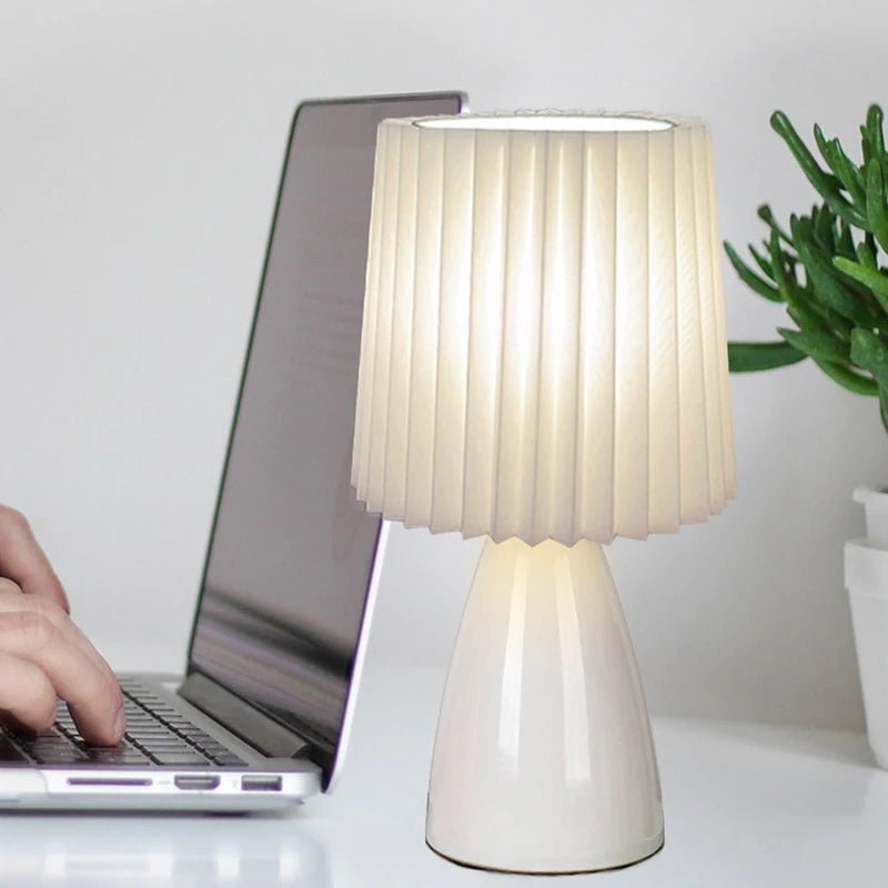 Elegant Pleated Table Lamp - Hizoni