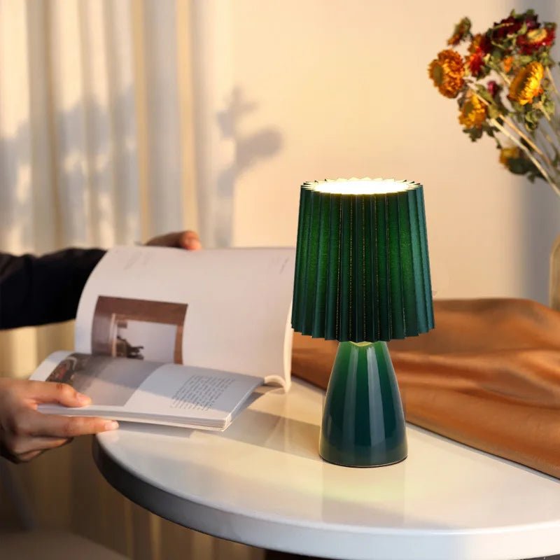 Elegant Pleated Table Lamp - Hizoni
