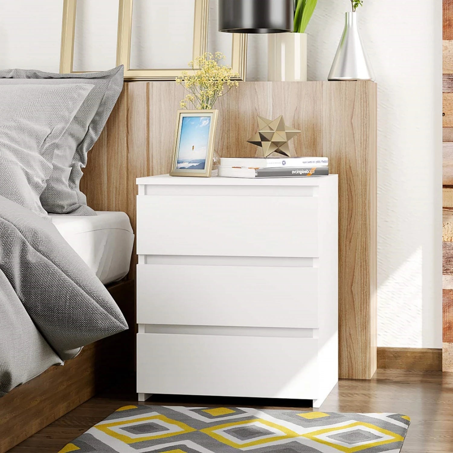 Elegant White Nightstand with Drawers - Hizoni