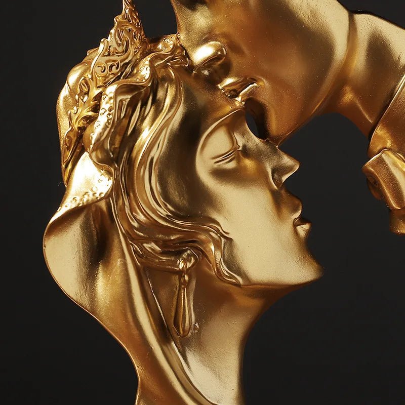Modern Gold Lovers Statue – Romantic Abstract Kissing Couple Figurine - Hizoni
