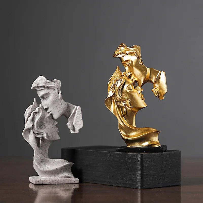 Modern Gold Lovers Statue – Romantic Abstract Kissing Couple Figurine - Hizoni