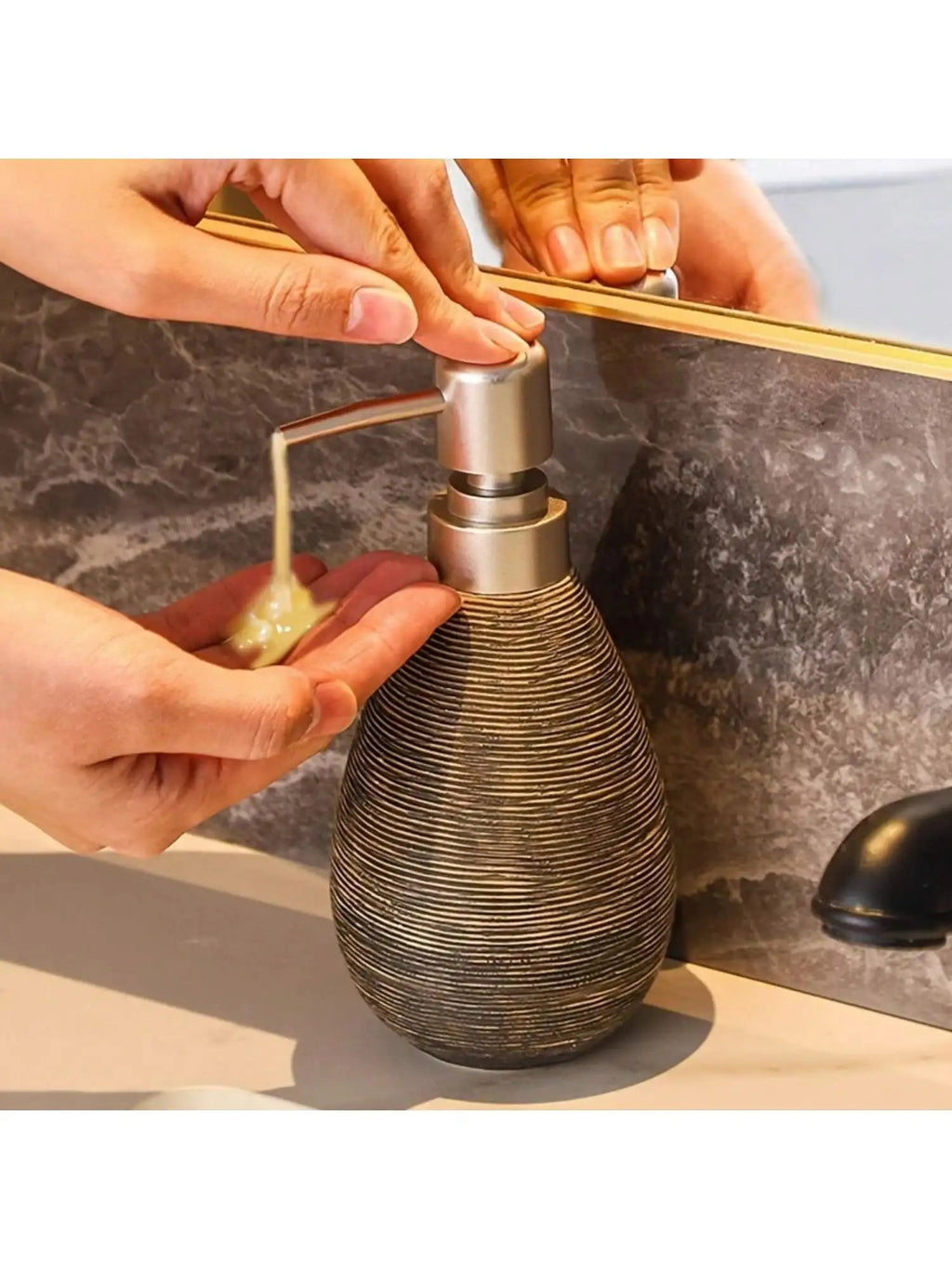 Retro Ceramic Soap Dispenser – Elegant, Durable & Minimalist - Hizoni