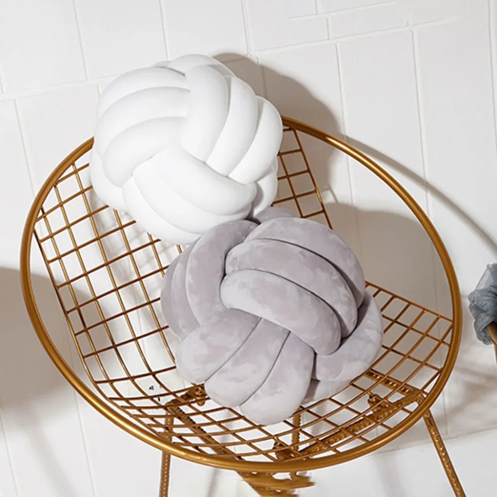Velvet Knot Pillow - Hizoni